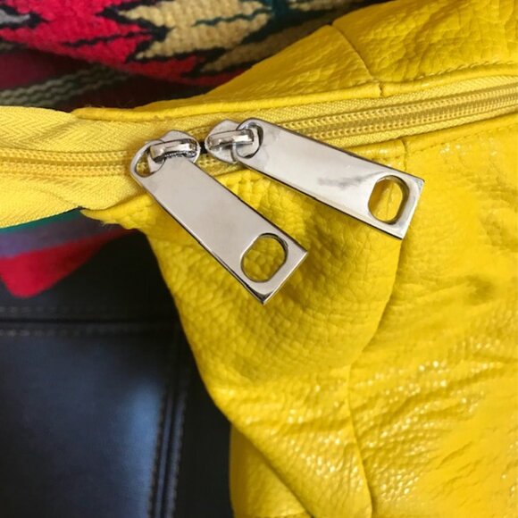 BUENO COLLECTION VINTAGE BRIGHT YELLOW TEXTURED 23" WEEKENDER OVERNIGHT TOTE BAG - Picture 3 of 16